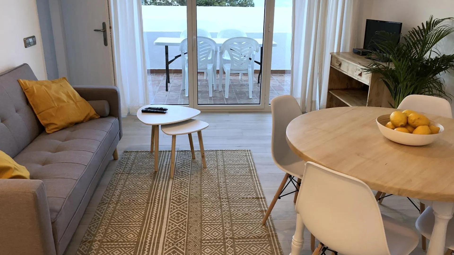 Apartaments La Palmera, Terrace & Pool Sant Marti d'Empuries Spain